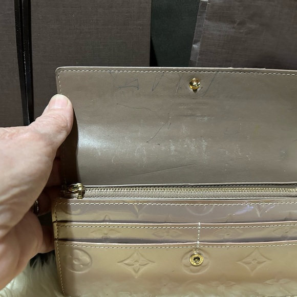 Authentic Louis Vuitton Sarah Beige Poudre Wallet - Picture 2 of 13